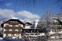 River Hotel Post