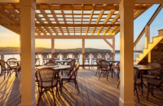 Bearskin Neck Motor Lodge