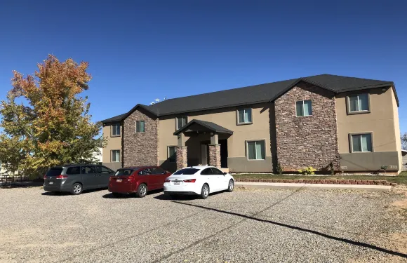 雪松峽谷公寓式客房酒店