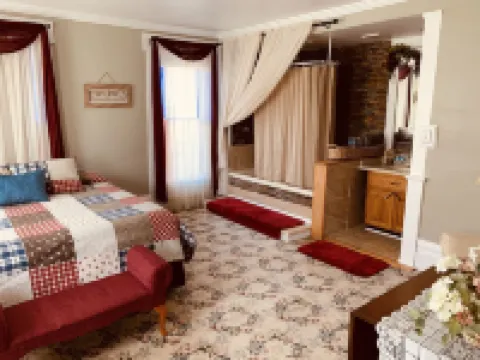 Centennial Inn Bed & Breakfast Hotels in Conneaut