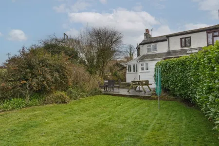 1 Gabberwell Cottages Отели рядом с достопримечательностью «Wembury Beach»