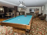 Robin Hood Inn and Suites Hotels near Summit Park
