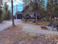 Newly built Porchside Forest Getaway 4-bedroom 3-bath cabin WiFi, AC.