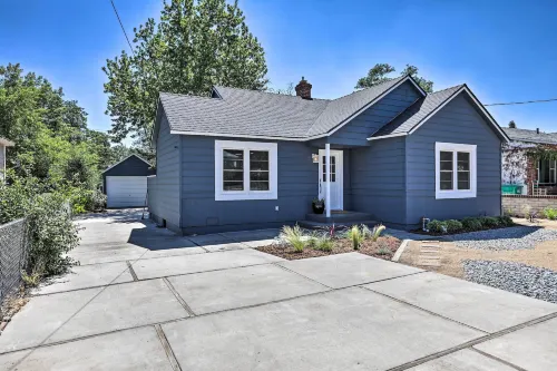 Hot Tub, Fire Pit: Midtown Reno Oasis!