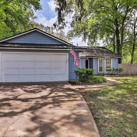 Pet-Friendly Amelia Island Home about 1 Mi to Beach!