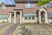 Brand-New Townhome Near UNT/Twu & the Square! - Homestays