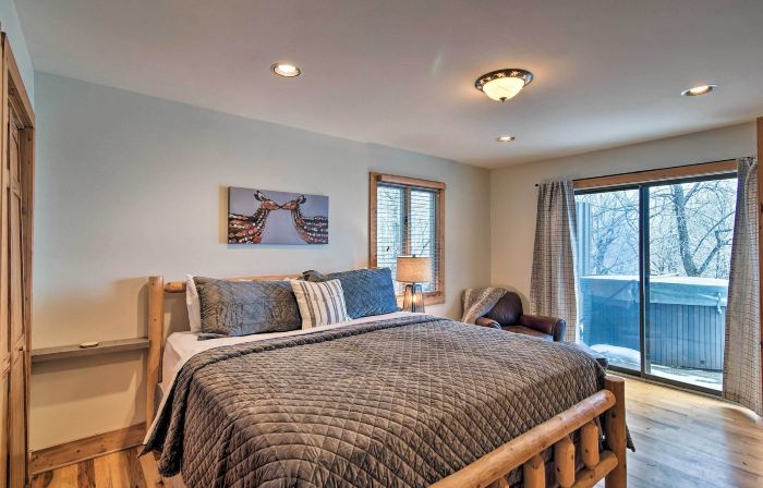 Cabin w/ Fireplace & Mountain Views: 5 Mi to Boone