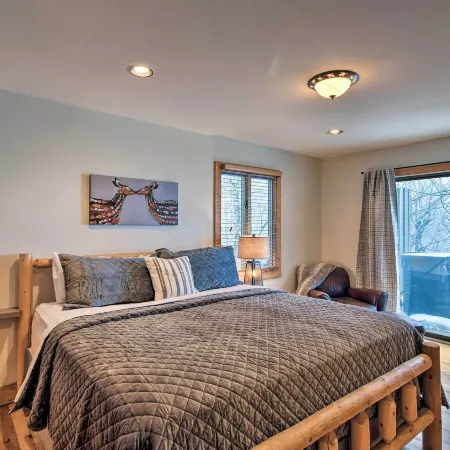 Cabin w/ Fireplace & Mountain Views: 5 Mi to Boone