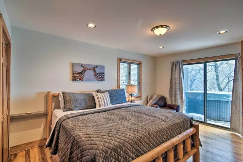 Cabin w/ Fireplace & Mountain Views: 5 Mi to Boone - Wifi