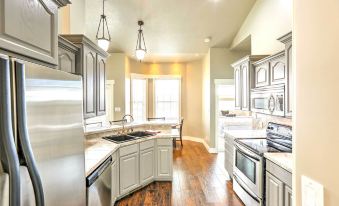 Elegant Smithfield Home w/ Views - 6 Mi to Usu!