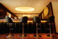 Earl's Regent Hotel - bar