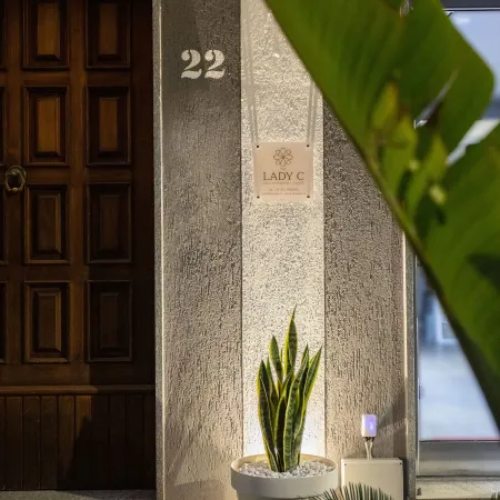 The Lady C - High Apartments