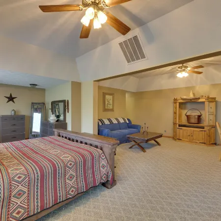 Fraziers Bottom Cabin on 800 Acres of Land w/ Lake