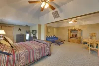 Fraziers Bottom Cabin on 800 Acres of Land w/ Lake - parking