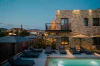 Capital Luxury Suites - piscine