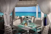 Sea Breeze Beach House All Inclusive by Ocean Hotels - فطور