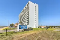 Ocean-View Balcony & Pool Access: Galveston Gem! - Condos