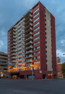Best Western Plus Suites Downtown Hotel berhampiran Arca Perbualan