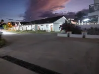 Nazrat Residence Hotel berhampiran Black Sand Beach