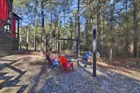 Stylish Broken Bow Cabin w/ Hot Tub + Fire Pit!