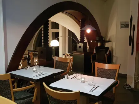 Savoy Hotel & Restaurant Отели в г. Сен-Жульен-Мон-Дени