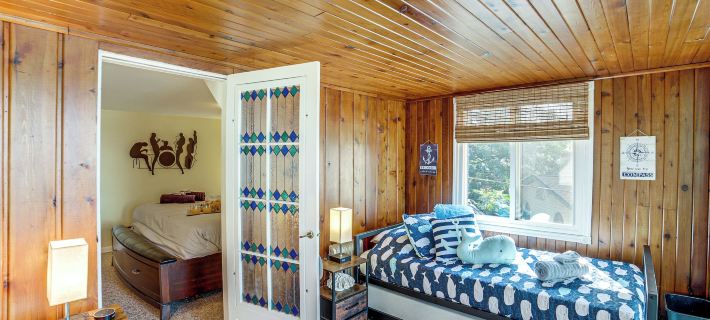 Group Retreat on Wolf Lake! Paddle, Fish & BBQ Hotels in Jackson County