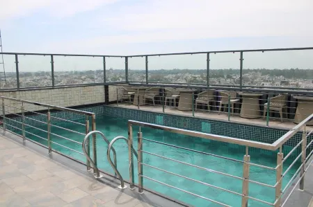 BluSalzz Residence Amritsar Отели рядом с Аэропорт Гуру Рам Дас