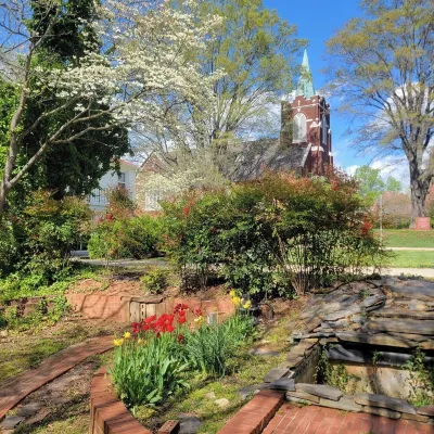 Charming 4-bedroom house with AC and WiFi in delightful Troutman