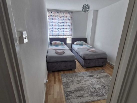 zone 2 central London next to City, Balcony with views of London skyline