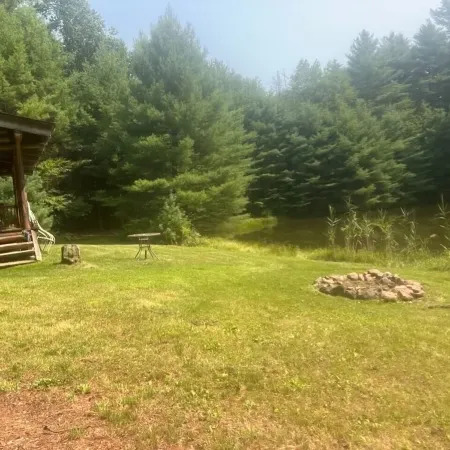 Very private log cabin nestled in the woods to unwind & unplug.