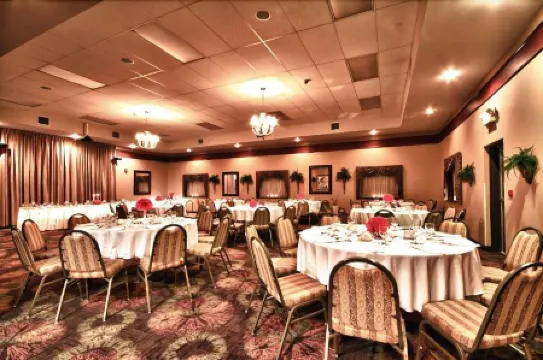 Christopher Inn and Suites