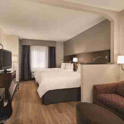 Radisson Hotel & Conference Center Rockford Rooms