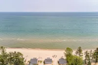 Private Beach Access and Stunning Views - Charming Spacious Escape Hotels in Greenbush Township