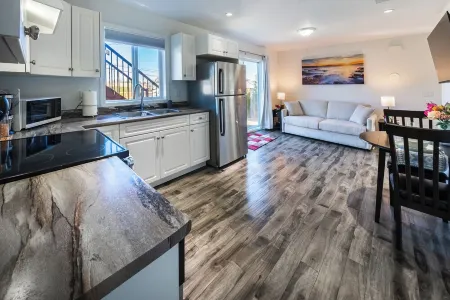 Cozy Two Bedroom, centrally located