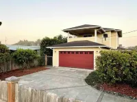 Vista House*Hot Tub Ocean & Bay Views* Hotels near Woodley Island
