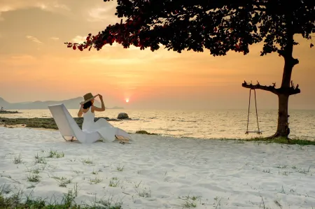 Pure Sunset Beach - by Mikihollick Отели рядом с достопримечательностью «Wat Nong Chap Tao»