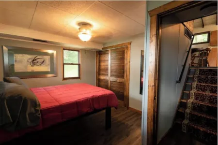 Cozy cabin high above the Mississippi w/firepit & free wood- Incredible views!!!