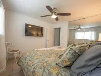 Cottage by the Sea steps to beach with heated pool Hotels in Carpinteria