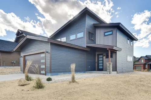 Sleek Home in Granby Ranch Ski Resort w/ Hot Tub - Parkering