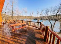 Rim Shoals River Cabin - private boat dock, walk-in fishing access sleeps 14