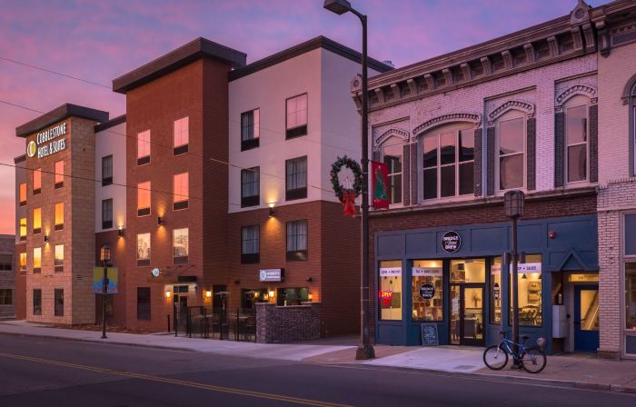 Cobblestone Hotel & Suites - Chippewa Falls