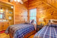 Cabin with Mountain & Lake Views, Fire Pit, WiFi, AC, EV Charger, Pond/Fountain