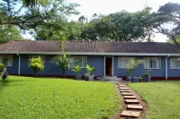 2 Bedroomed House with a Lovely Garden - 2177 Hotels near Magic Tree