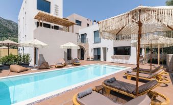 13 Keys Suites