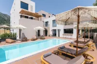 13 Keys Suites Hotels in Perigiali