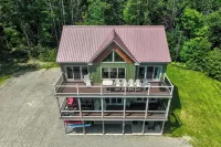 Rustic 3-Story Pittsburg Cabin w/ Lake & Mtn Views - 3-Star