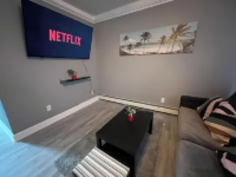 4-bedroom apartment near Airport Hotels in Hillside