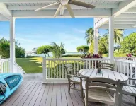 Beach House Getaway - Kayaks - 2Br 2.5BA Coastal Villa