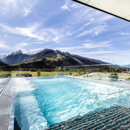 Dorfchalets & Apartments - in Kaprun Centre Including Free Entry Tauern Spa and Summer Card