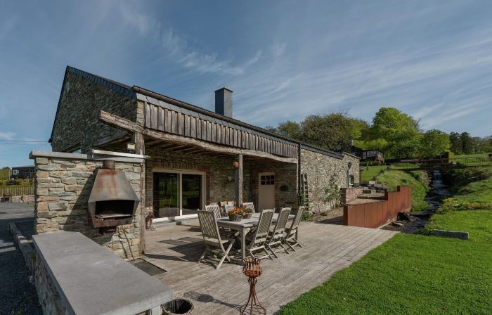 Bertrix Charming 2-Bedroom Holiday Home
